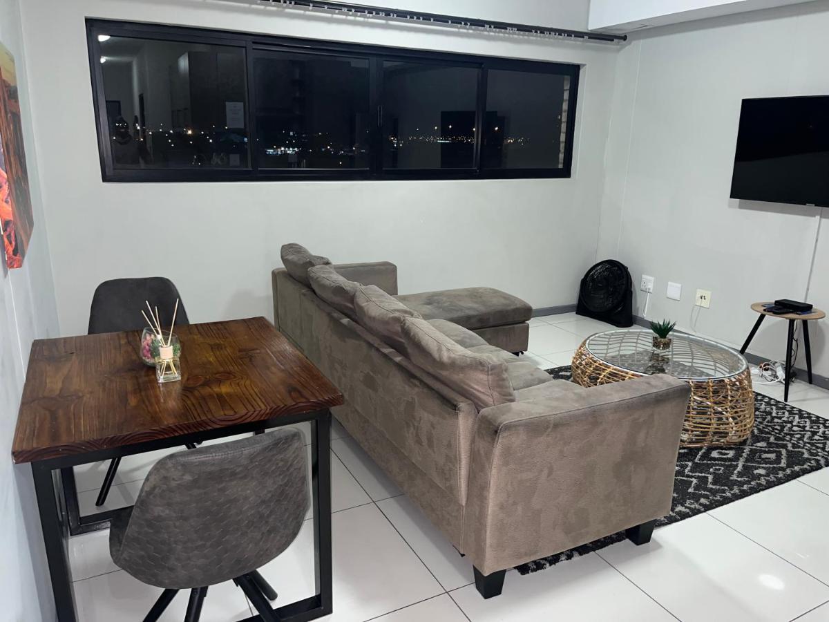 Ferienwohnung The Den Marensky Towers Windhoek Exterior foto