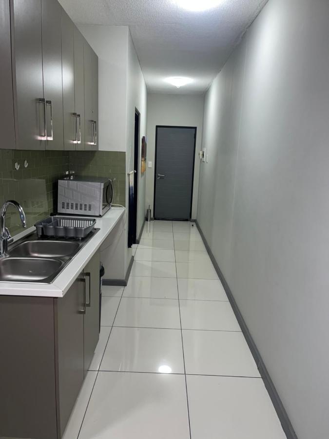 Ferienwohnung The Den Marensky Towers Windhoek Exterior foto